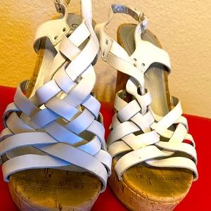 GUESS WHITE PLATFORM SANDALS